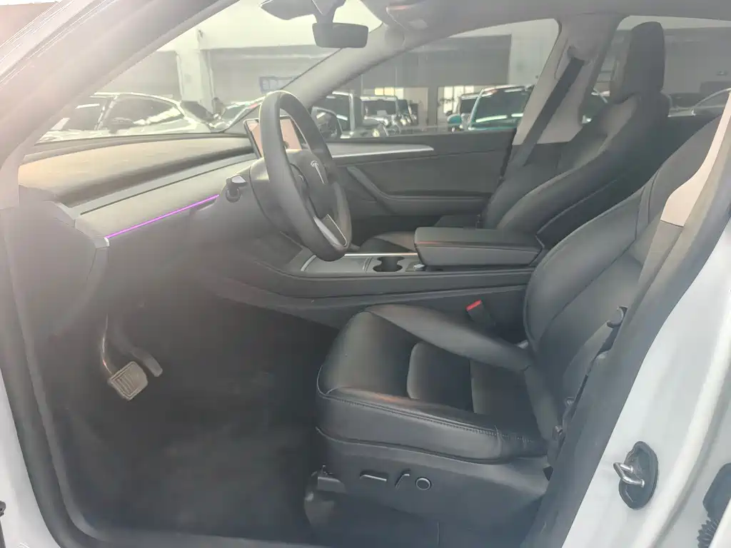 Tesla Model Y — фото 4