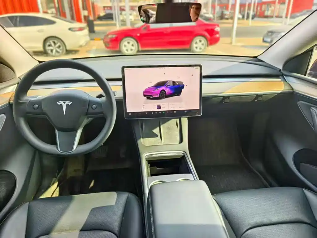 Tesla Model Y — фото 6