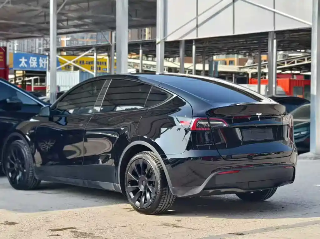 Tesla Model Y — фото 9