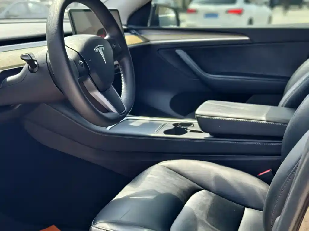 Tesla Model Y — фото 4