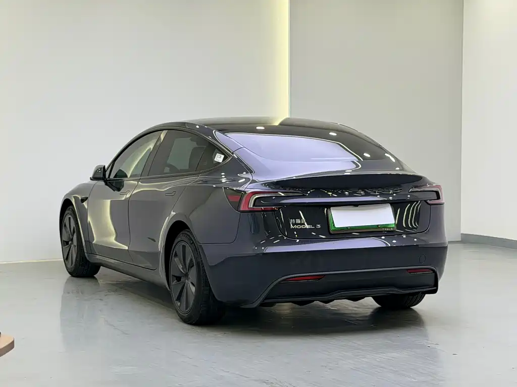 Tesla Model 3 — фото 4