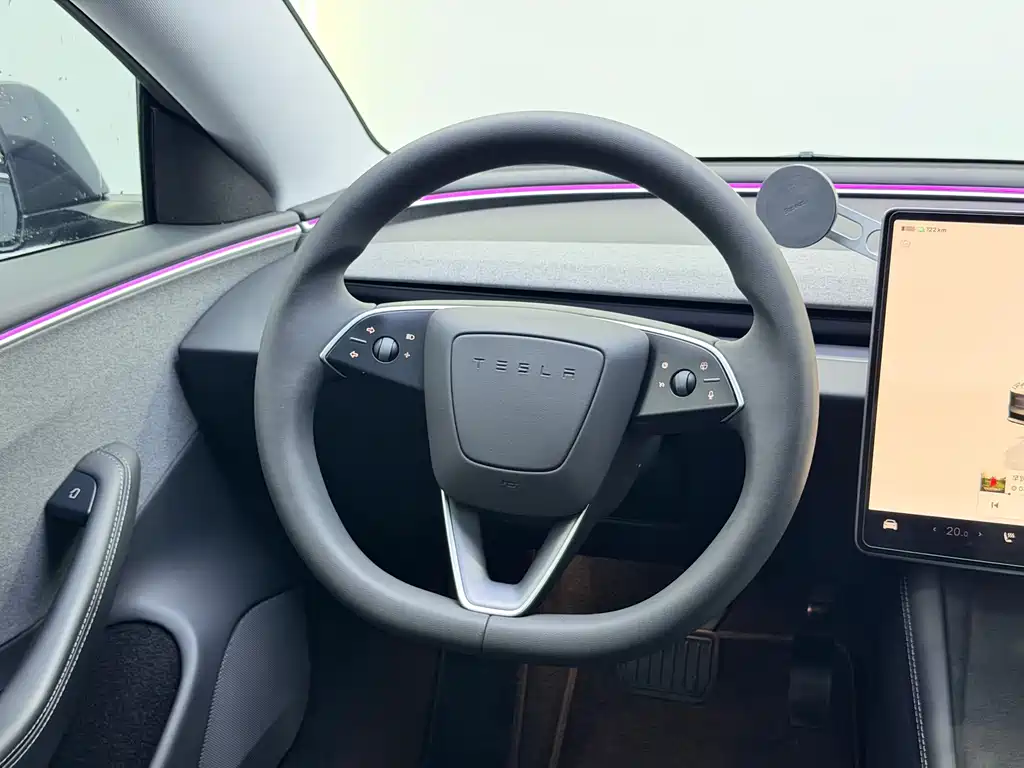 Tesla Model 3 — фото 8