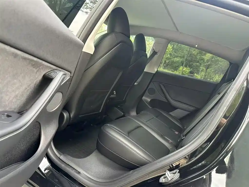 Tesla Model Y — фото 17