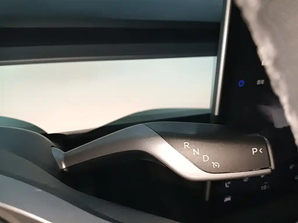 Tesla Model Y — фото 14
