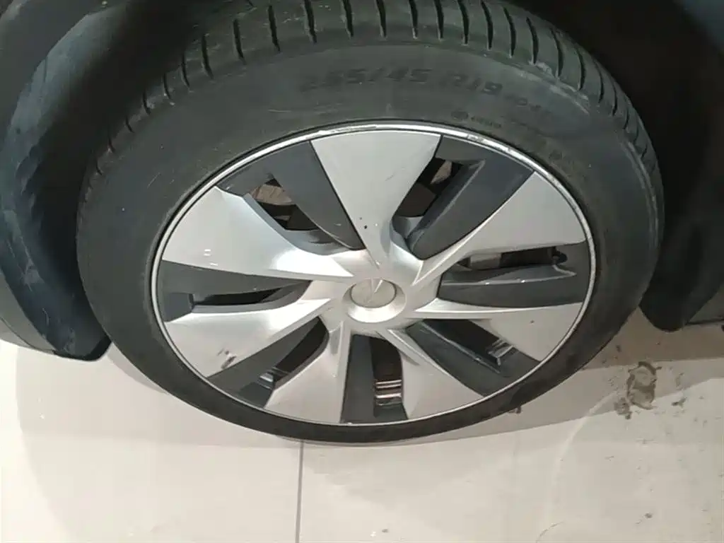 Tesla Model Y — фото 23