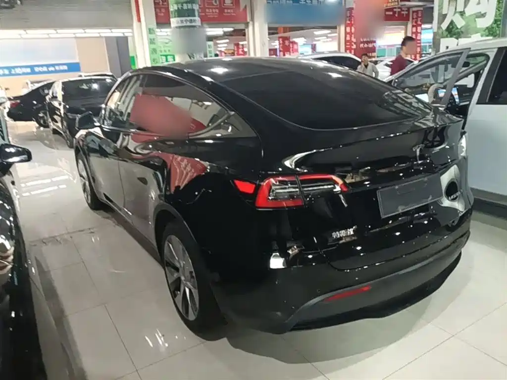 Tesla Model Y — фото 5