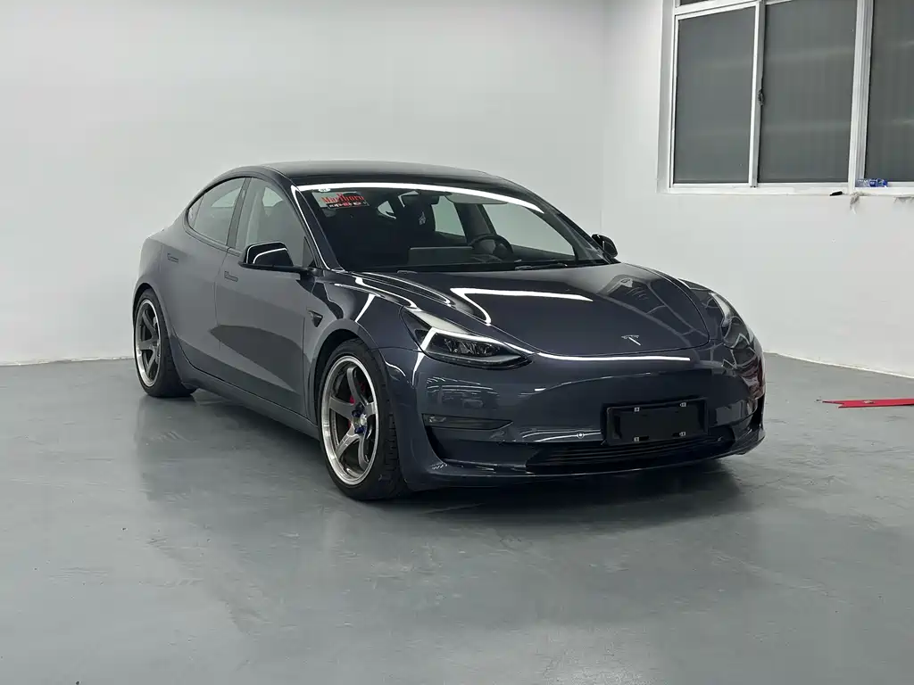 Tesla Model 3 — фото 3