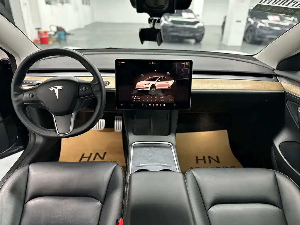 Tesla Model 3 — фото 6