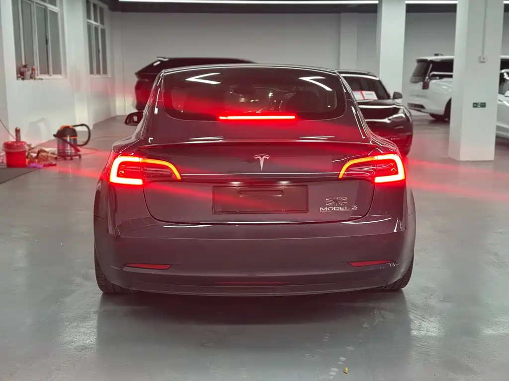 Tesla Model 3 — фото 9