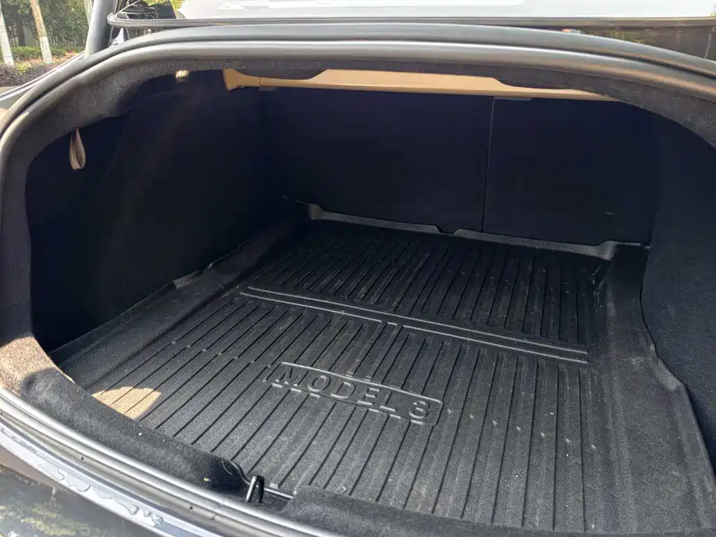 Tesla Model 3 — фото 15