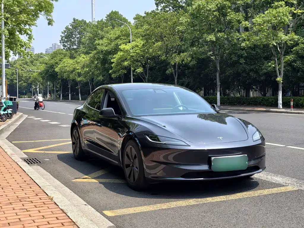 Tesla Model 3 — фото 3