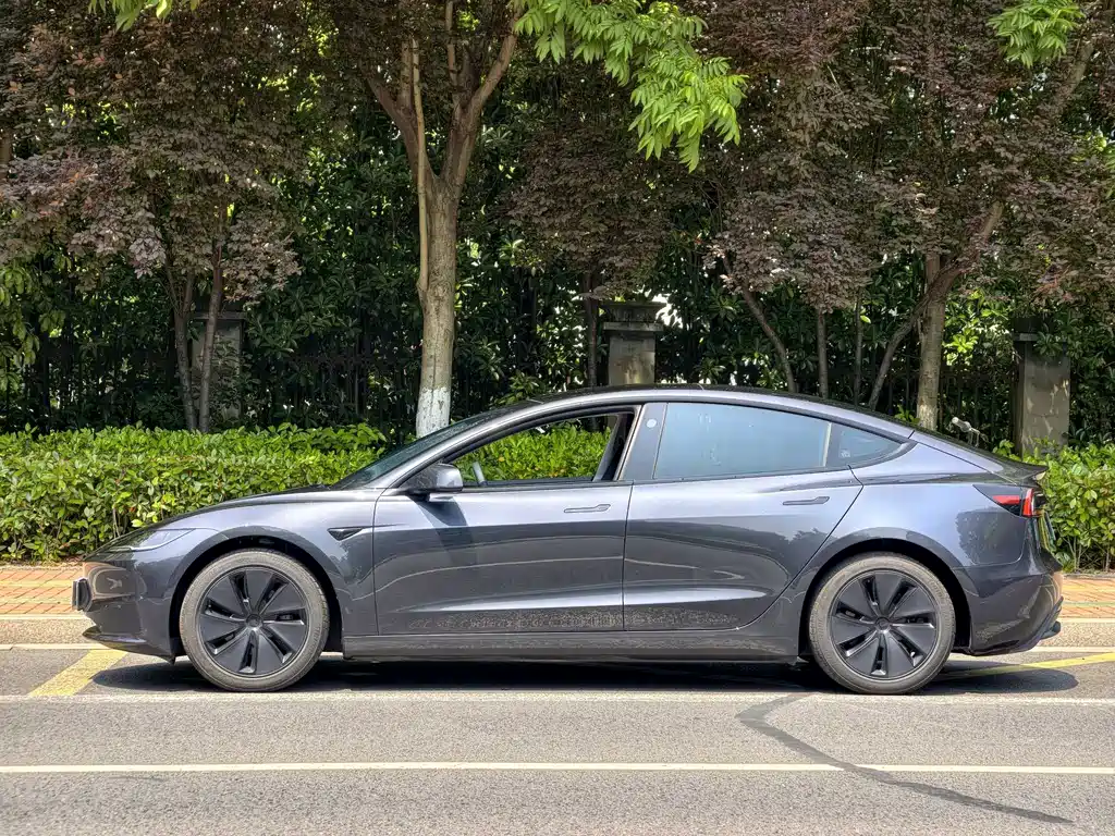 Tesla Model 3 — фото 4