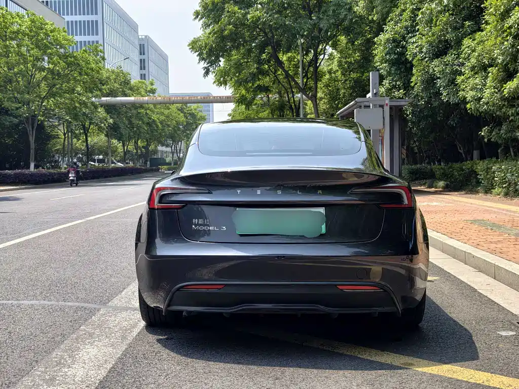 Tesla Model 3 — фото 6