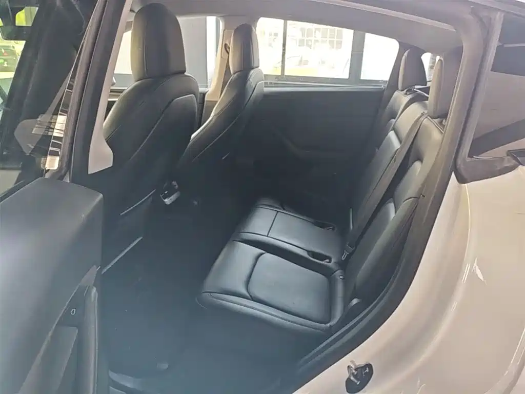 Tesla Model Y — фото 17