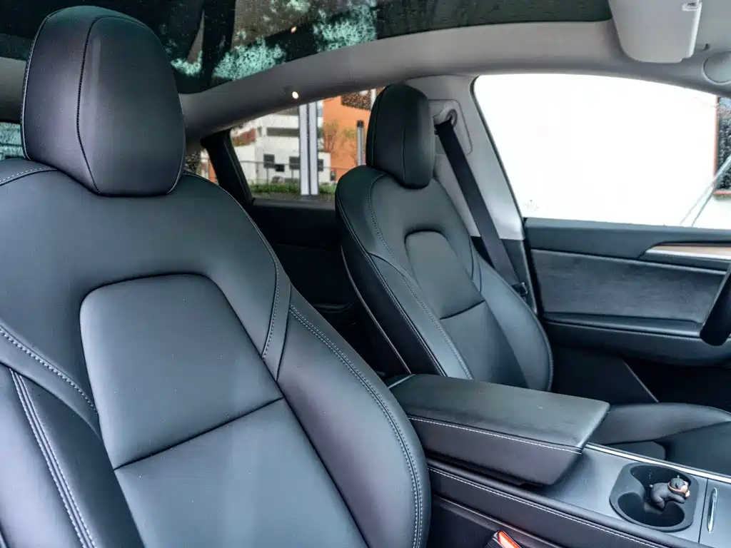 Tesla Model Y — фото 14