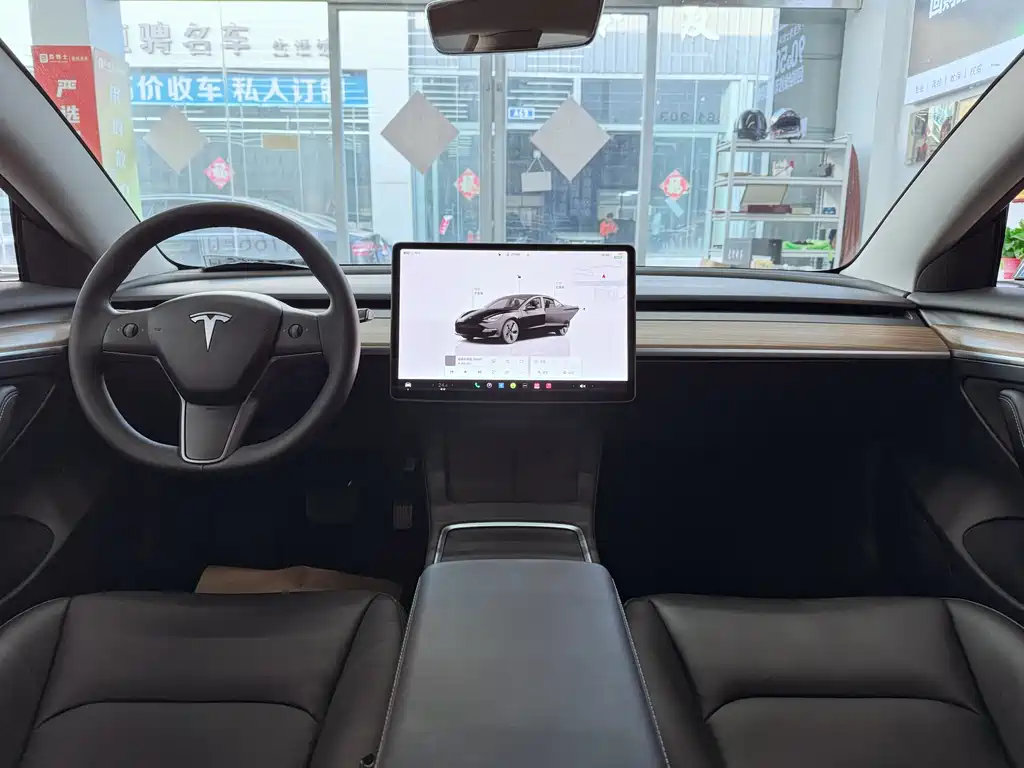Tesla Model 3 — фото 11
