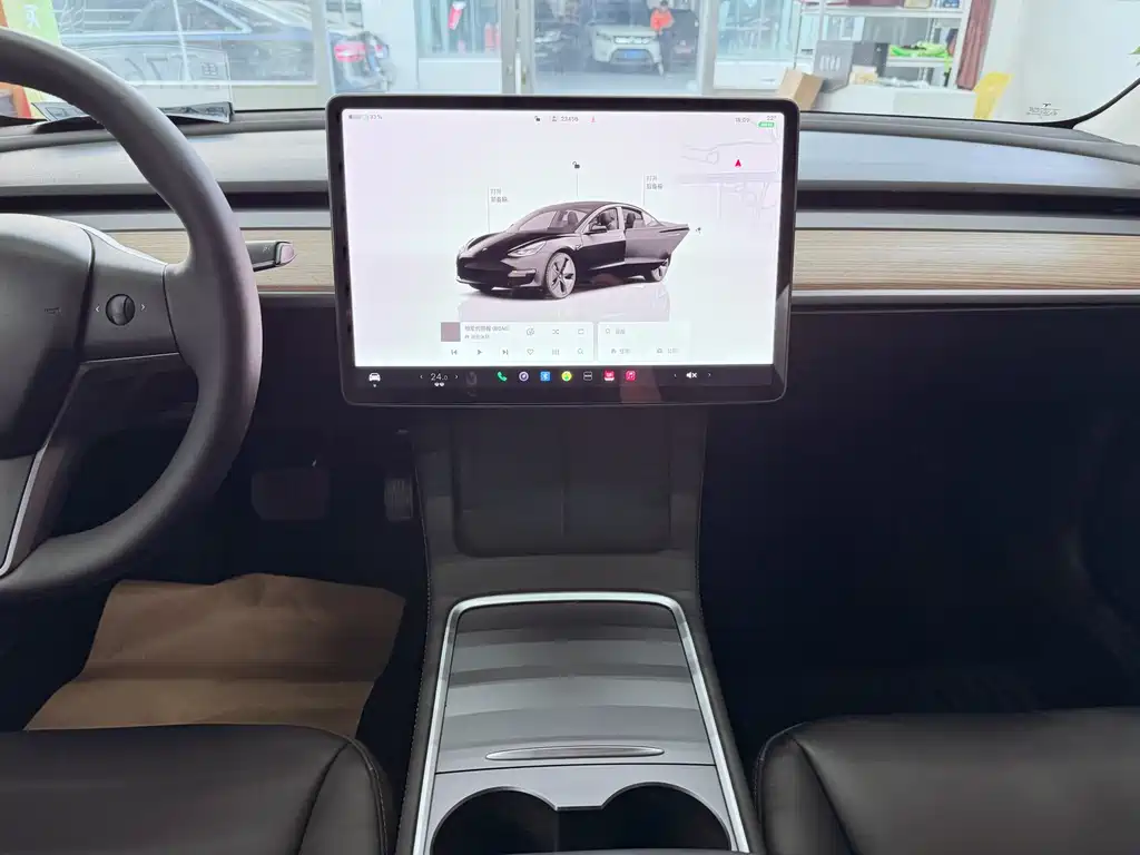 Tesla Model 3 — фото 13