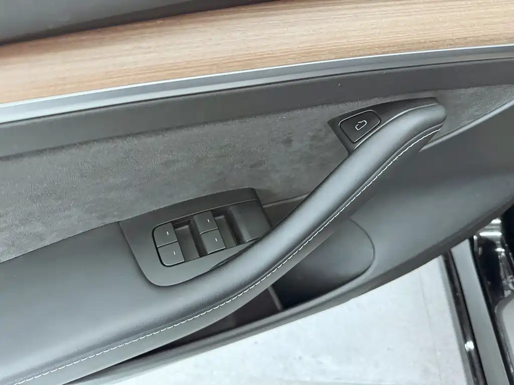 Tesla Model 3 — фото 16