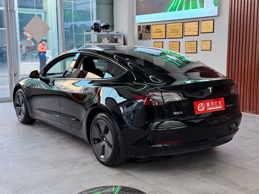 Tesla Model 3 — фото 5