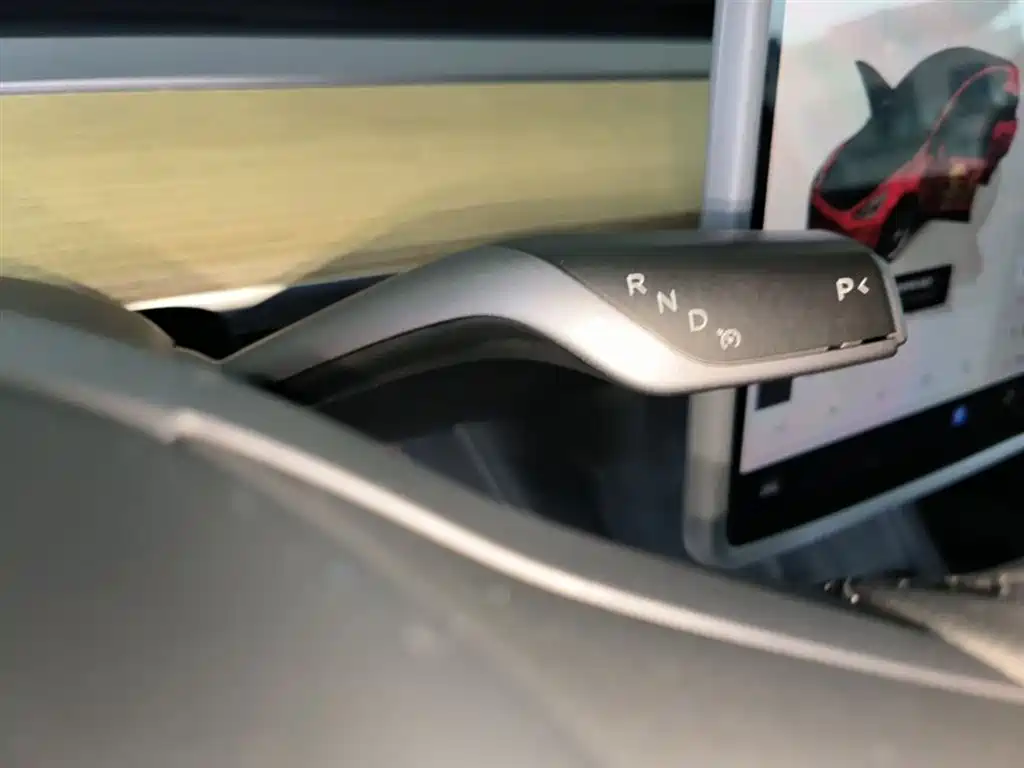 Tesla Model Y — фото 14