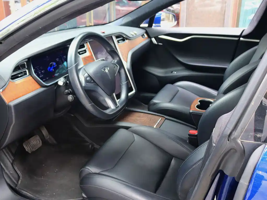 Tesla Model S — фото 4