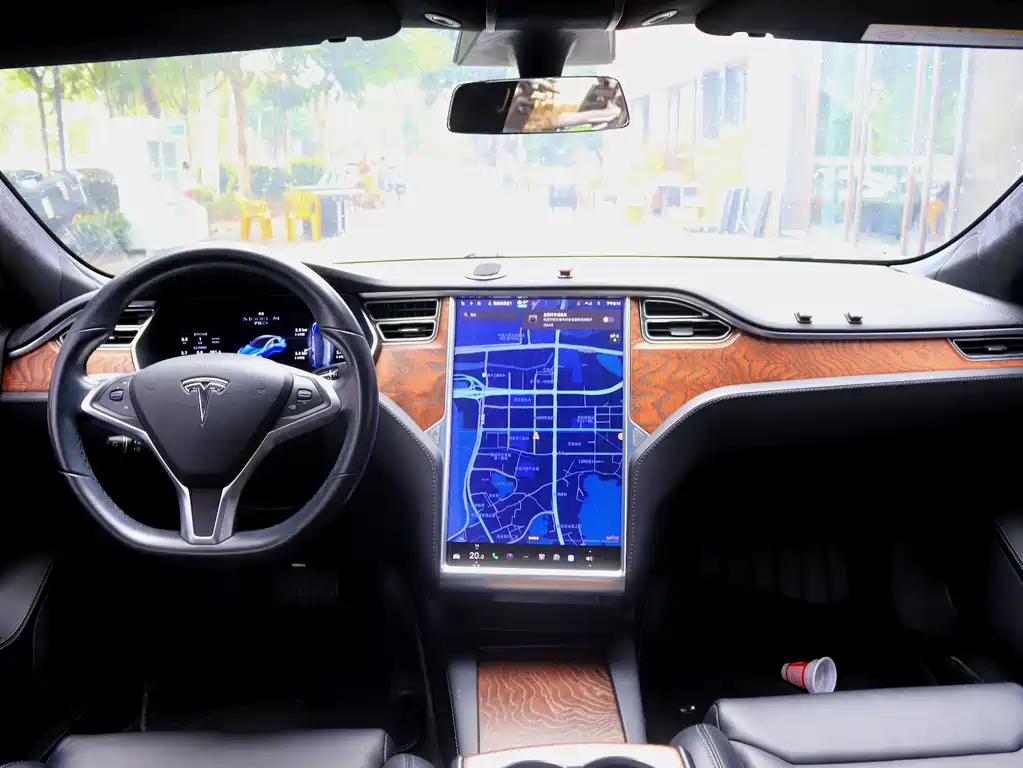 Tesla Model S — фото 7