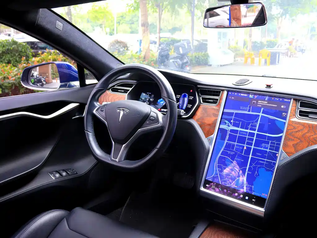 Tesla Model S — фото 8