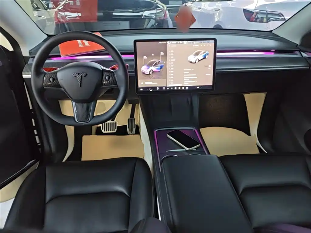 Tesla Model Y — фото 10