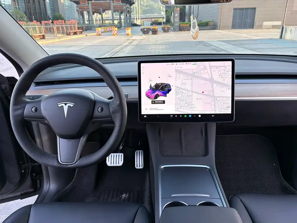 Tesla Model Y — фото 9