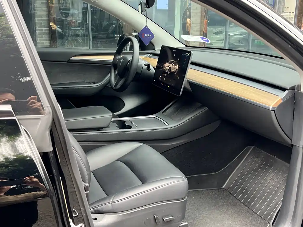 Tesla Model Y — фото 4