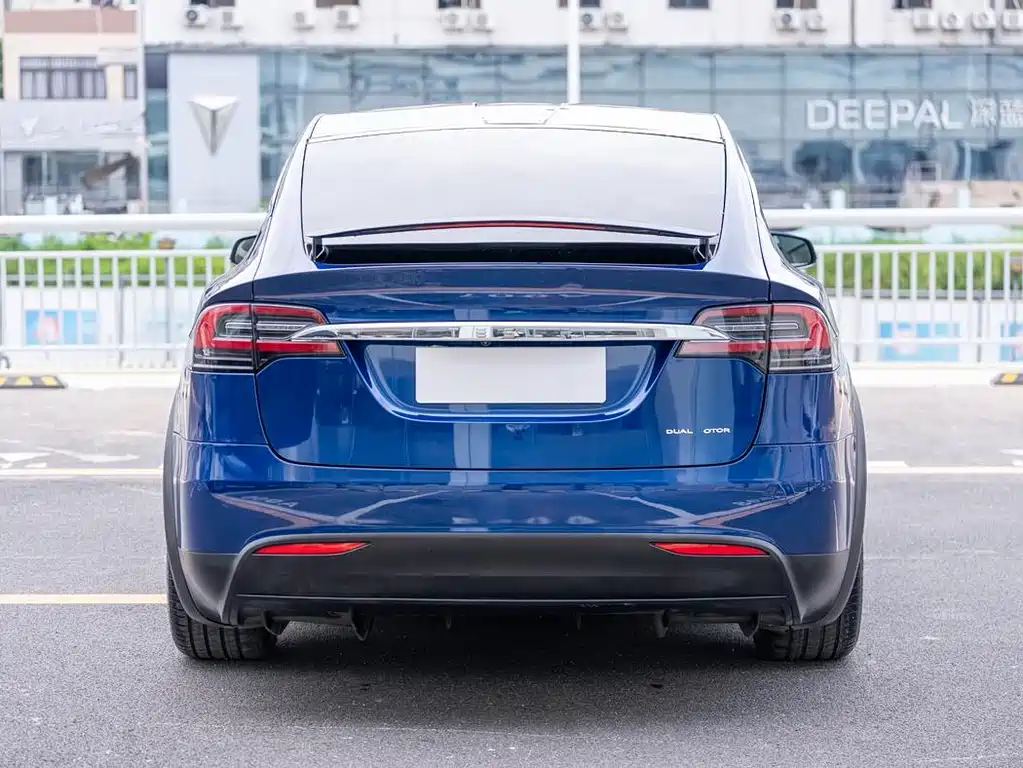 Tesla Model X — фото 3
