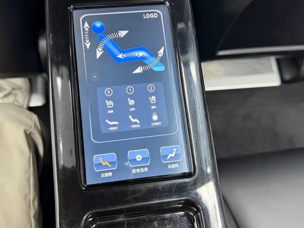 Tesla Model X — фото 8