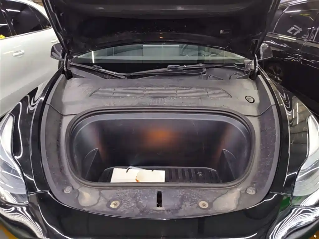 Tesla Model Y — фото 20