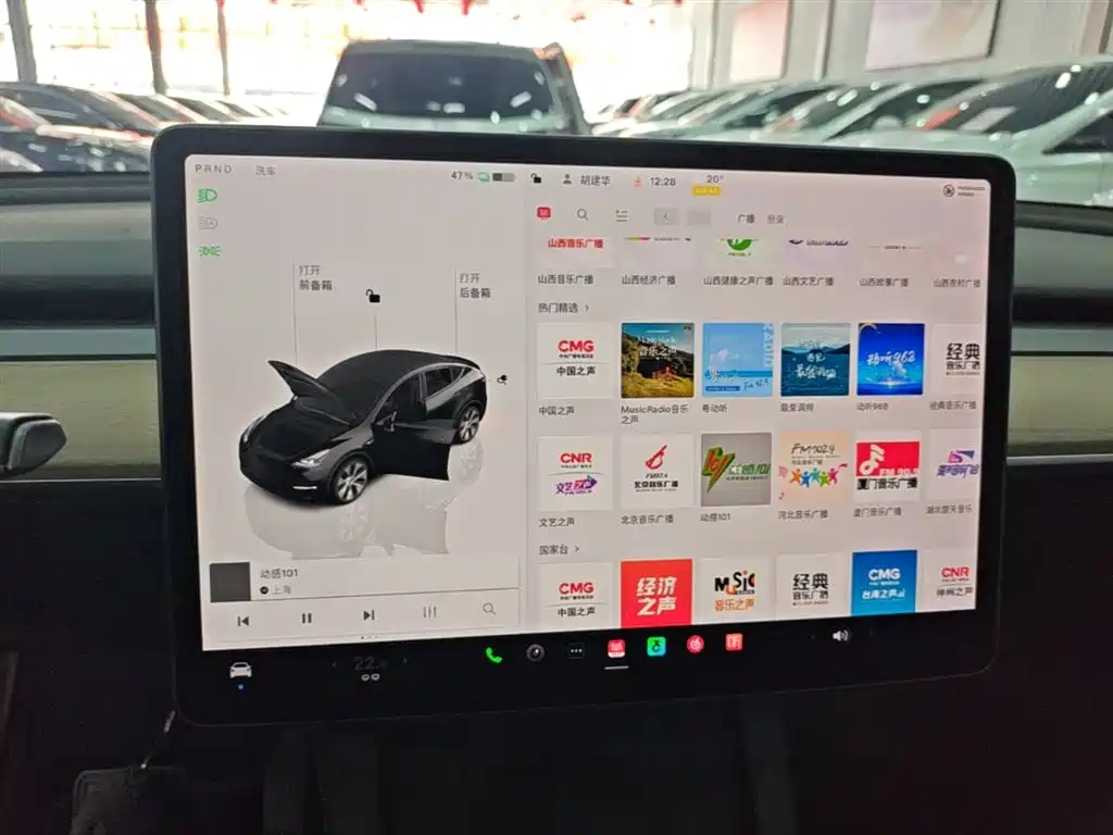 Tesla Model Y — фото 13