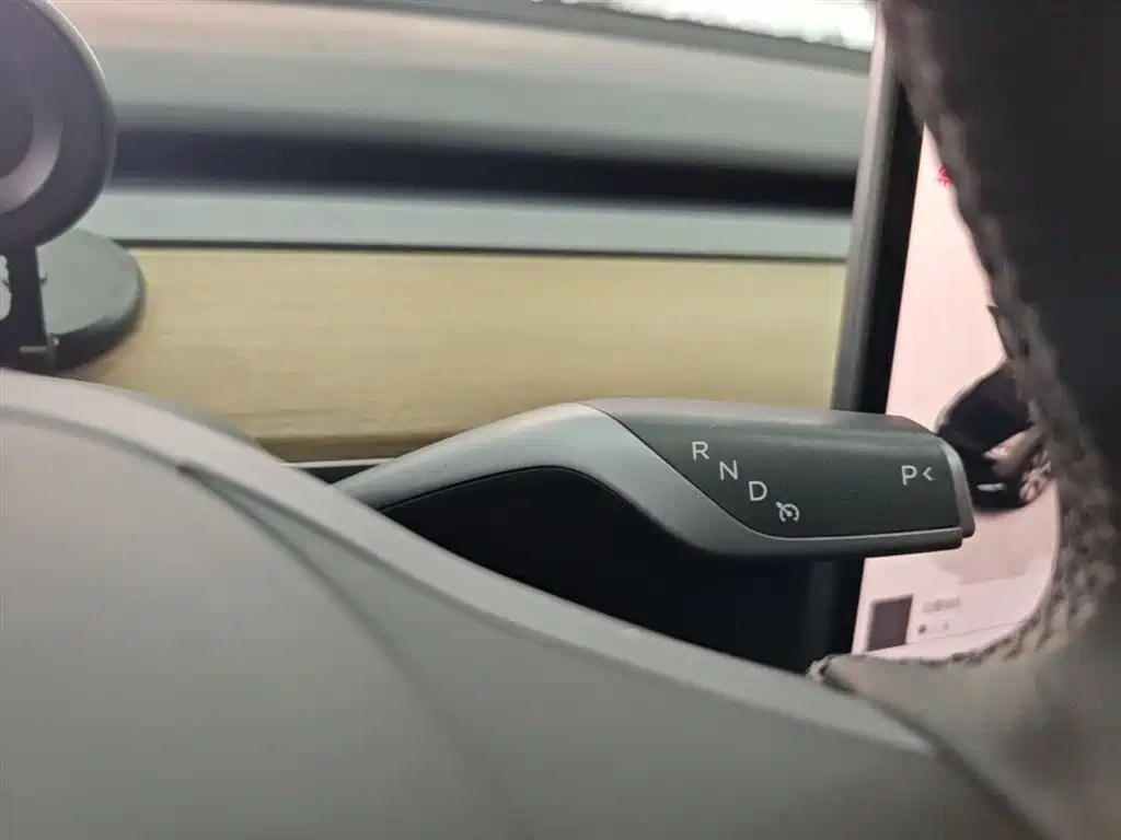 Tesla Model Y — фото 14