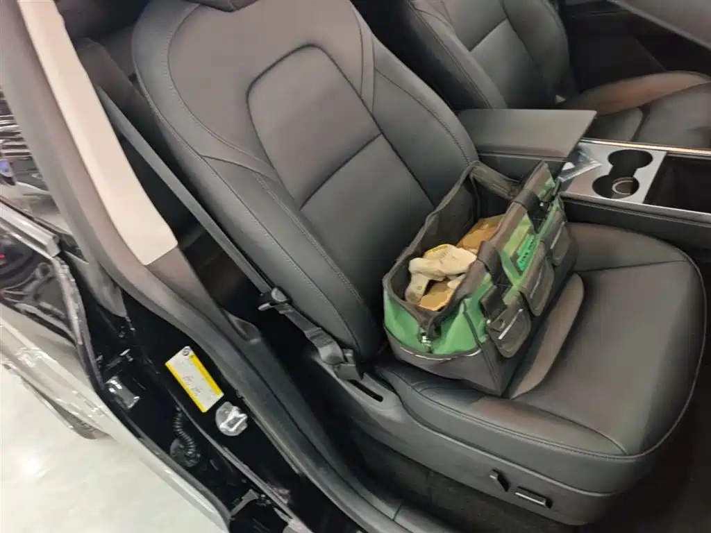 Tesla Model Y — фото 25
