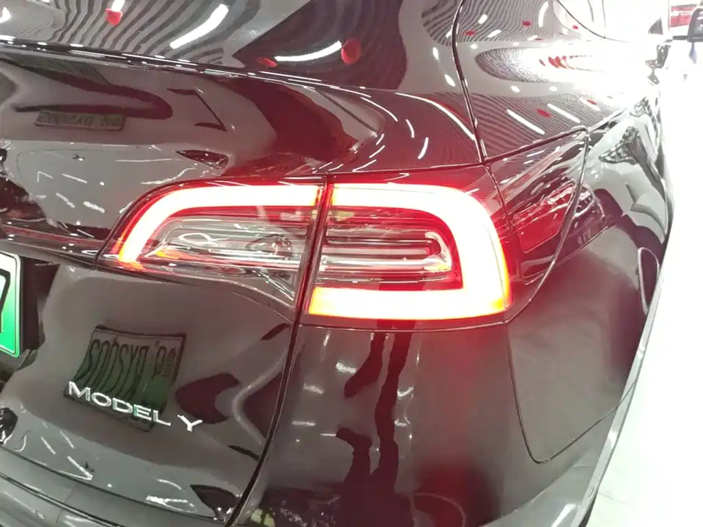 Tesla Model Y — фото 8