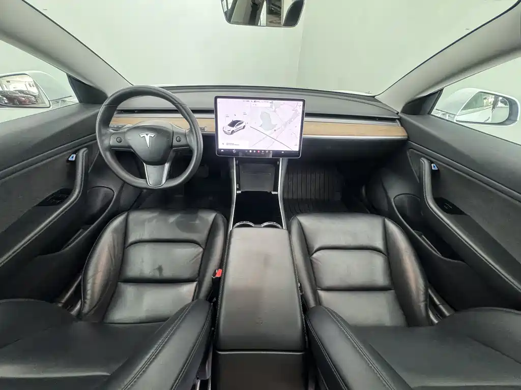 Tesla Model 3 — фото 2