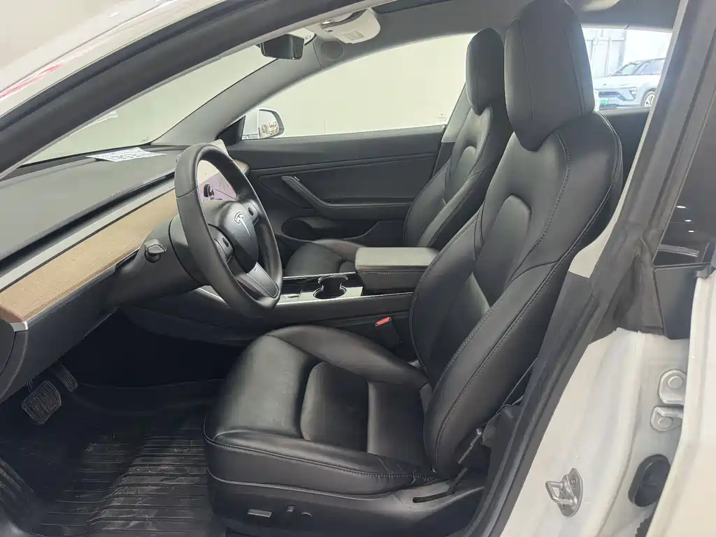Tesla Model 3 — фото 10