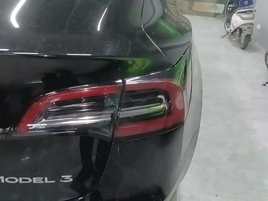Tesla Model 3 — фото 8