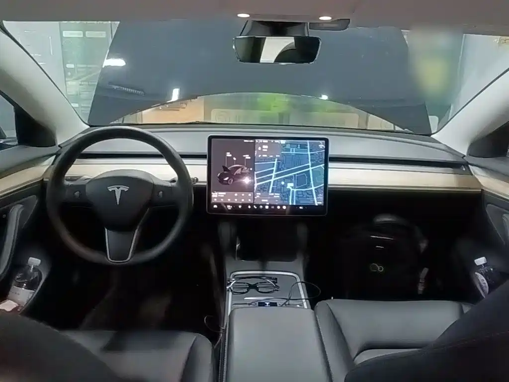 Tesla Model 3 — фото 10