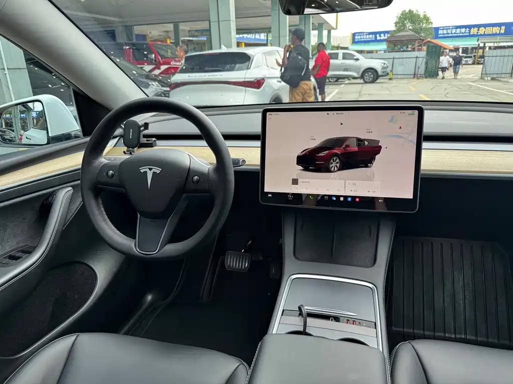 Tesla Model Y — фото 11