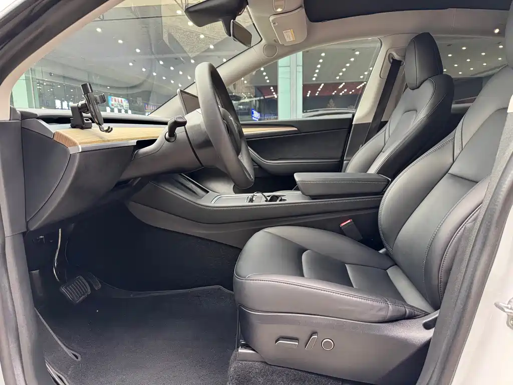 Tesla Model Y — фото 4