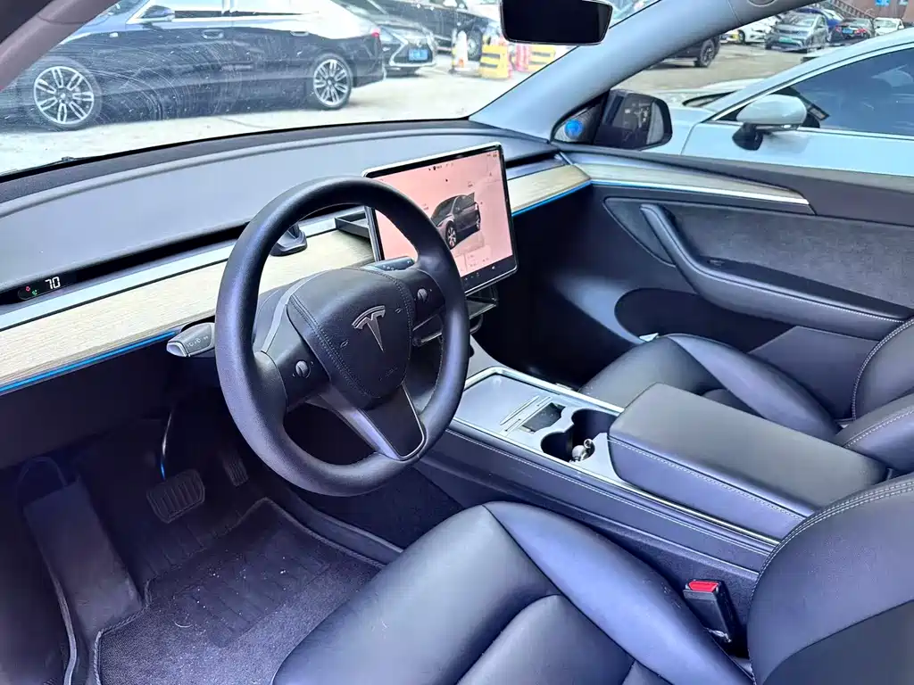 Tesla Model Y — фото 3