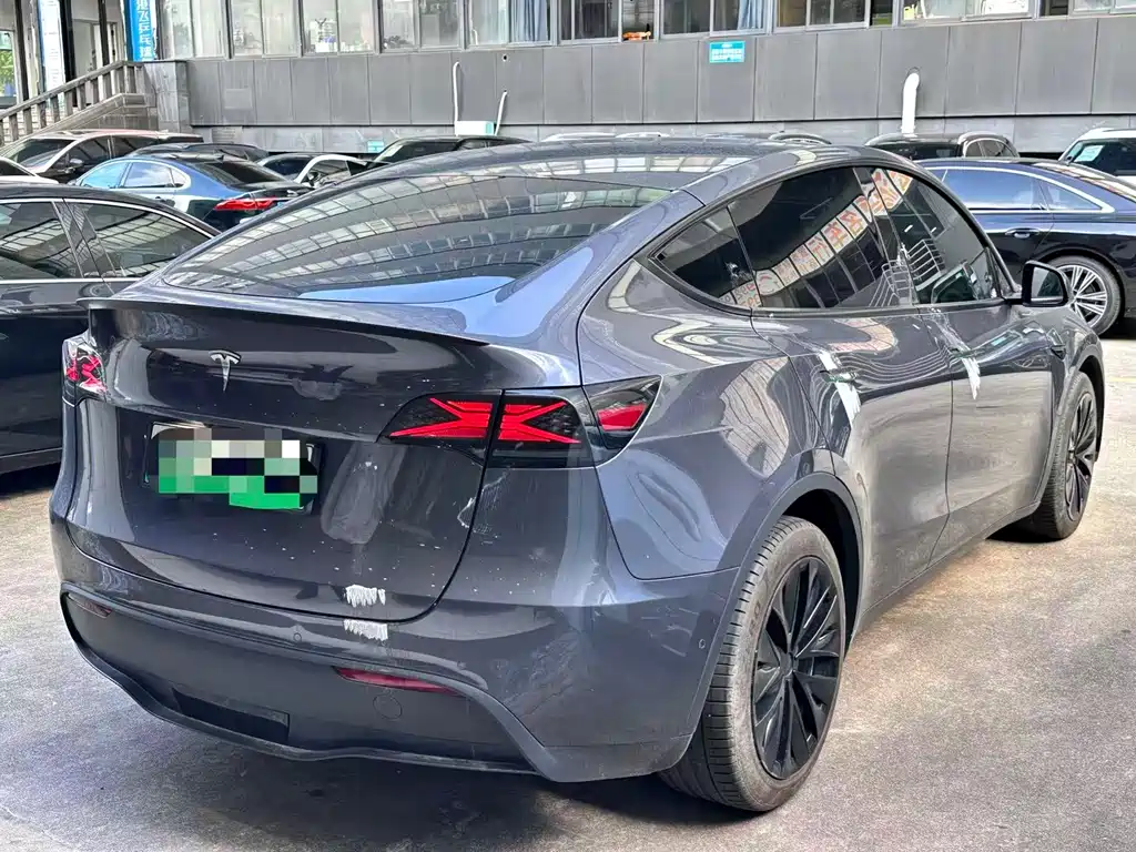 Tesla Model Y — фото 6
