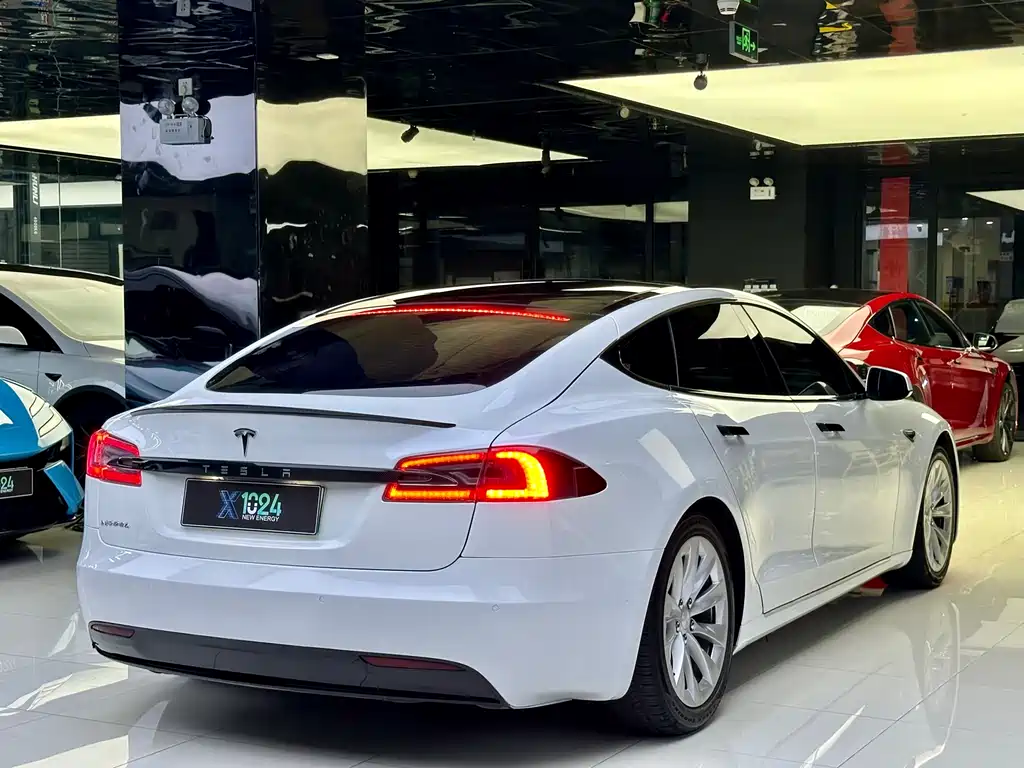 Tesla Model S — фото 4