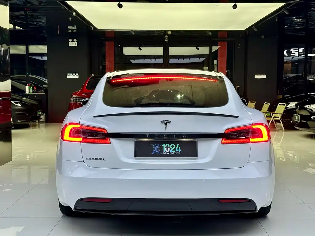 Tesla Model S — фото 5