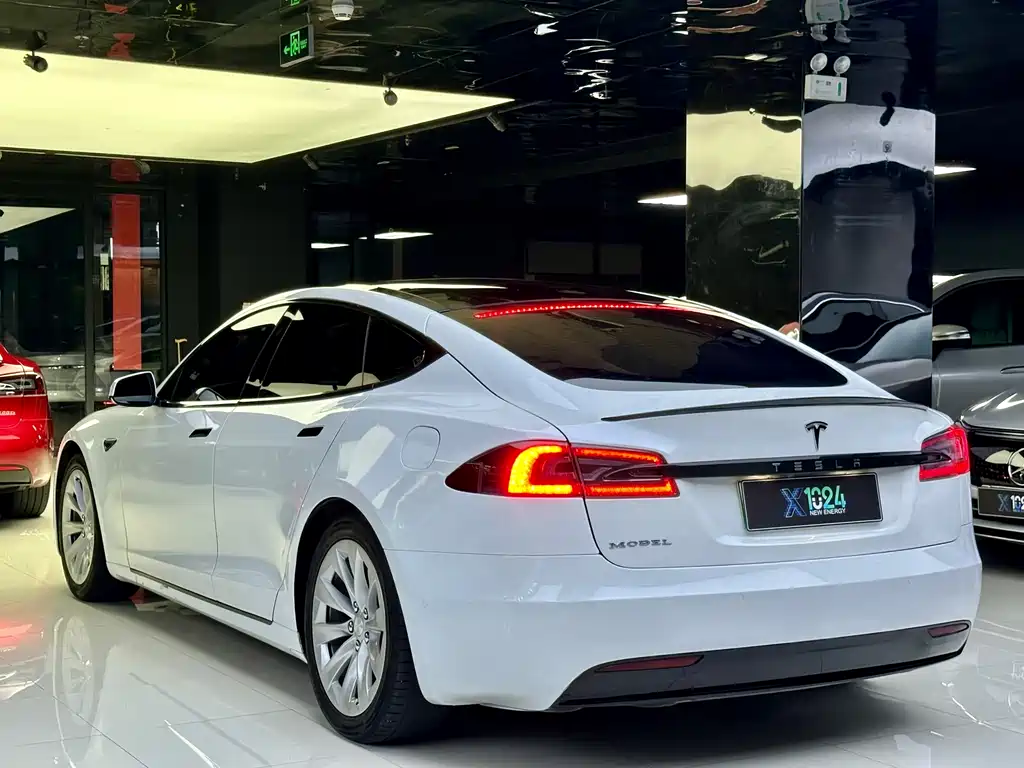 Tesla Model S — фото 6