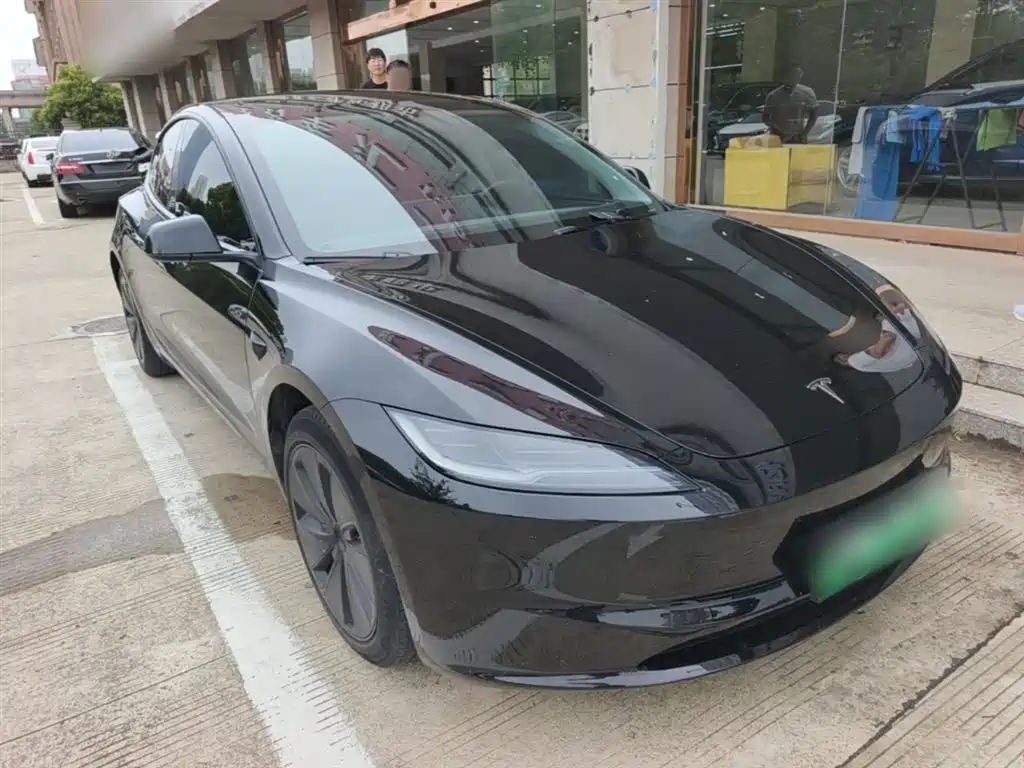 Tesla Model 3 — фото 4