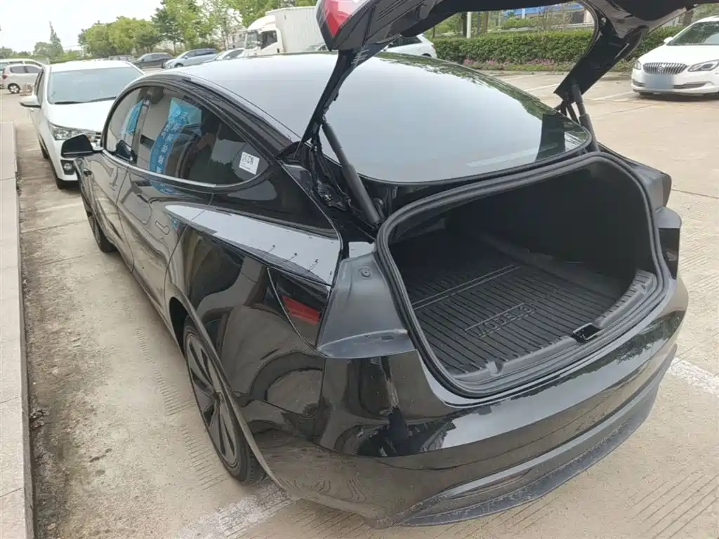 Tesla Model 3 — фото 5